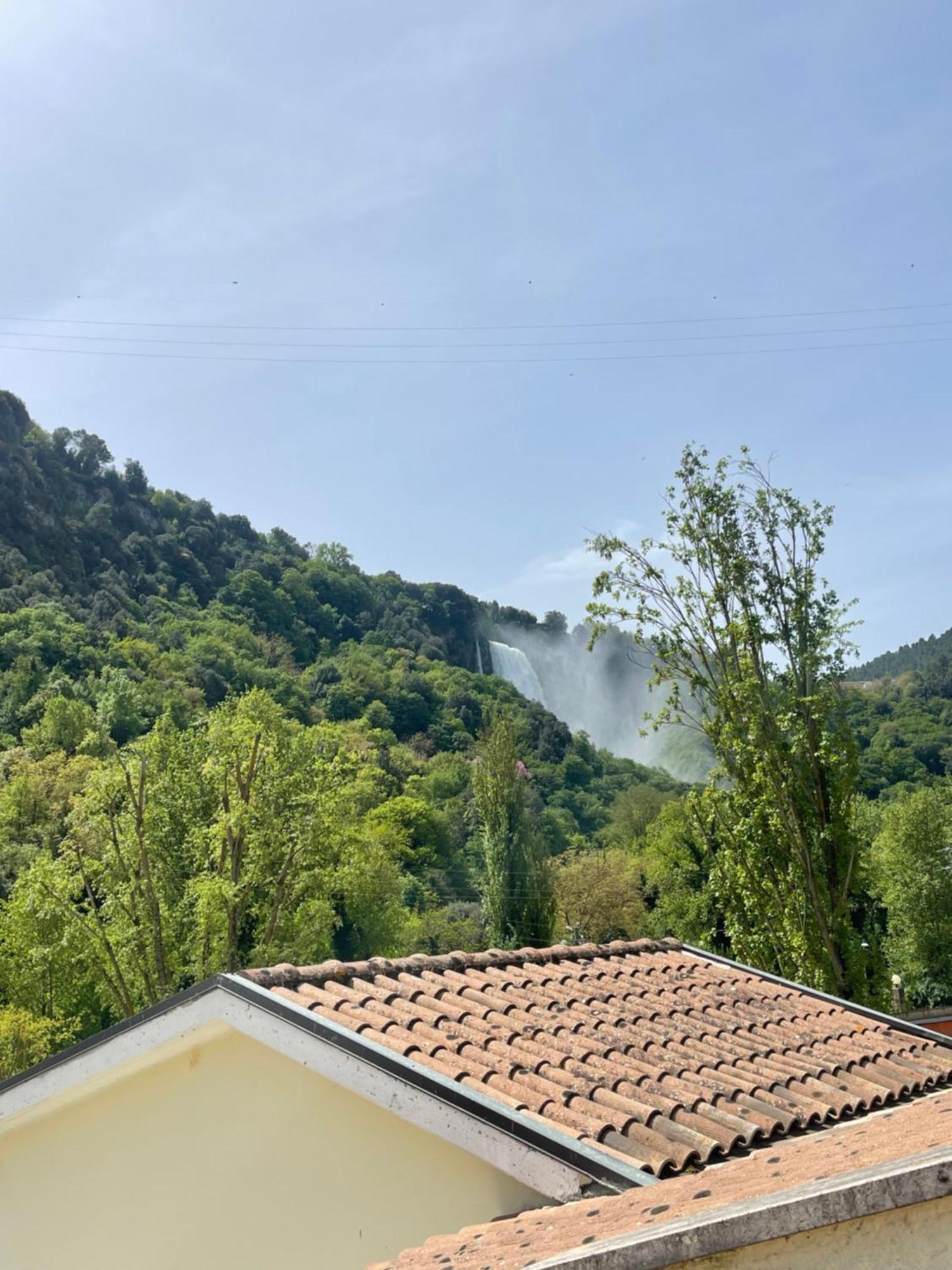 ホテル Il Casolare Della Cascata テルニ エクステリア 写真